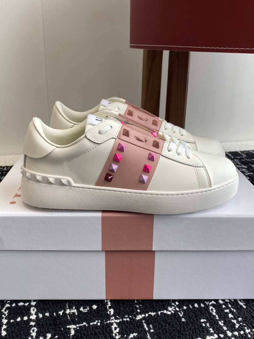 LuxluxHouse Best Quality Shoes Valentino
