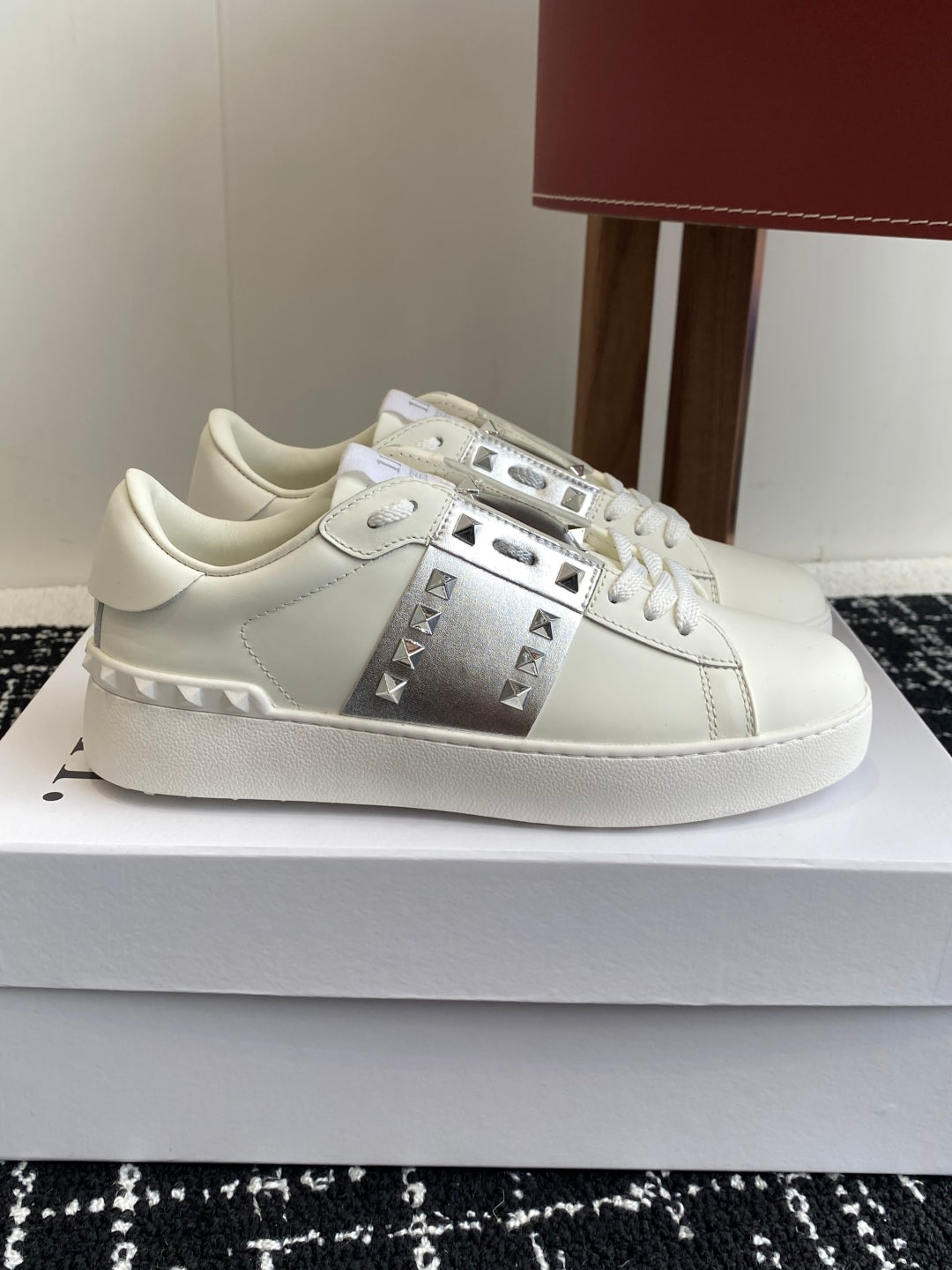 LuxluxHouse Best Quality Shoes Valentino