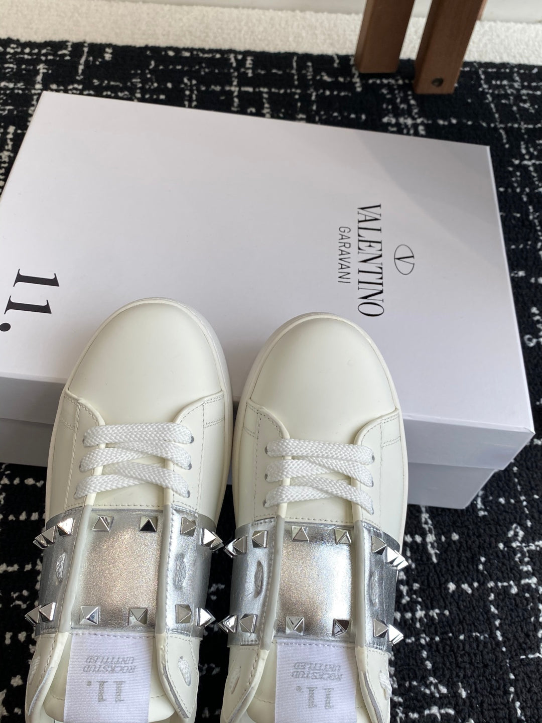 LuxluxHouse Best Quality Shoes Valentino