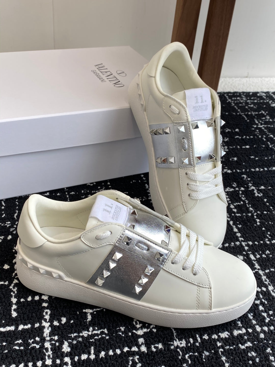 LuxluxHouse Best Quality Shoes Valentino