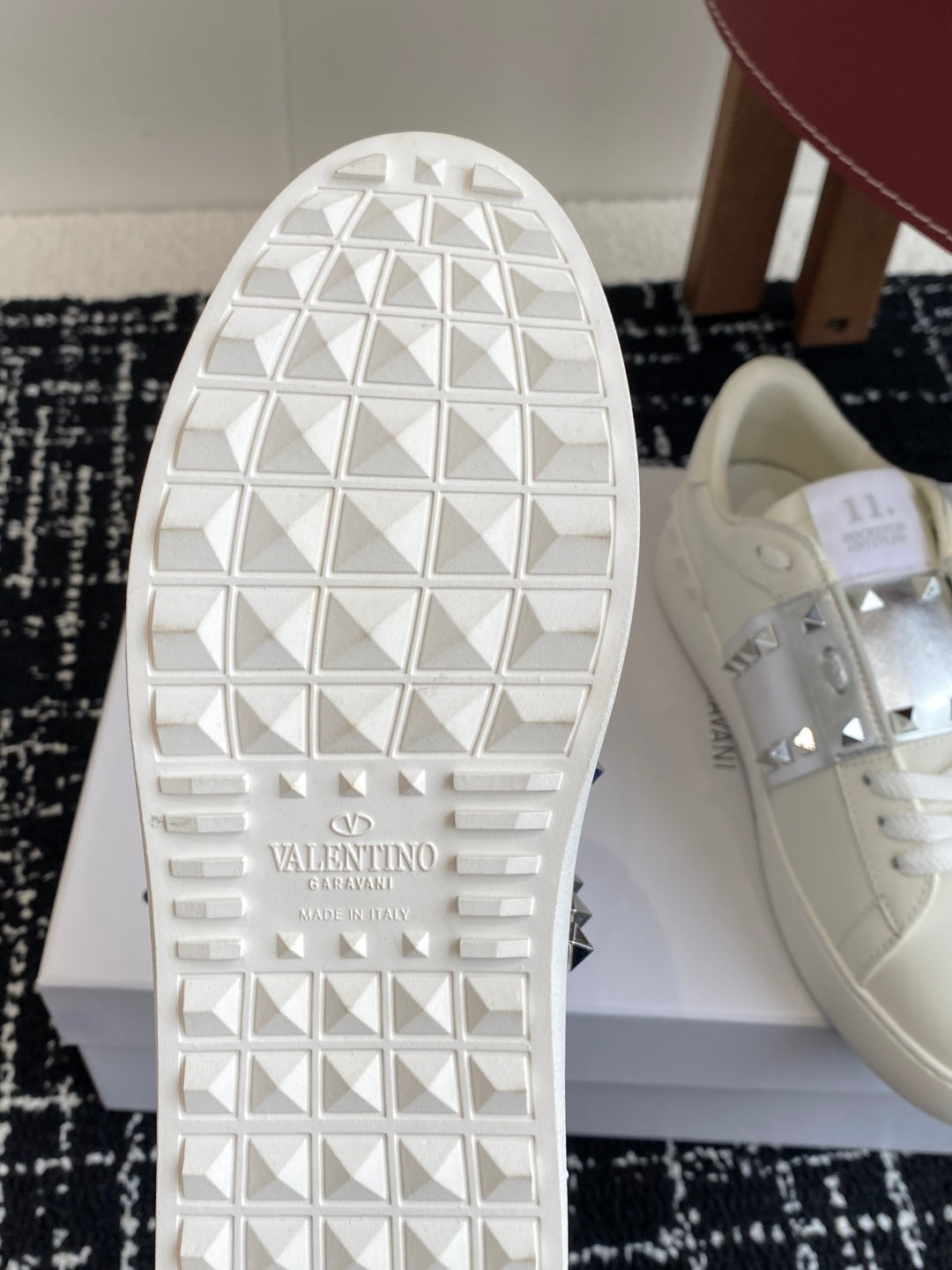 LuxluxHouse Best Quality Shoes Valentino