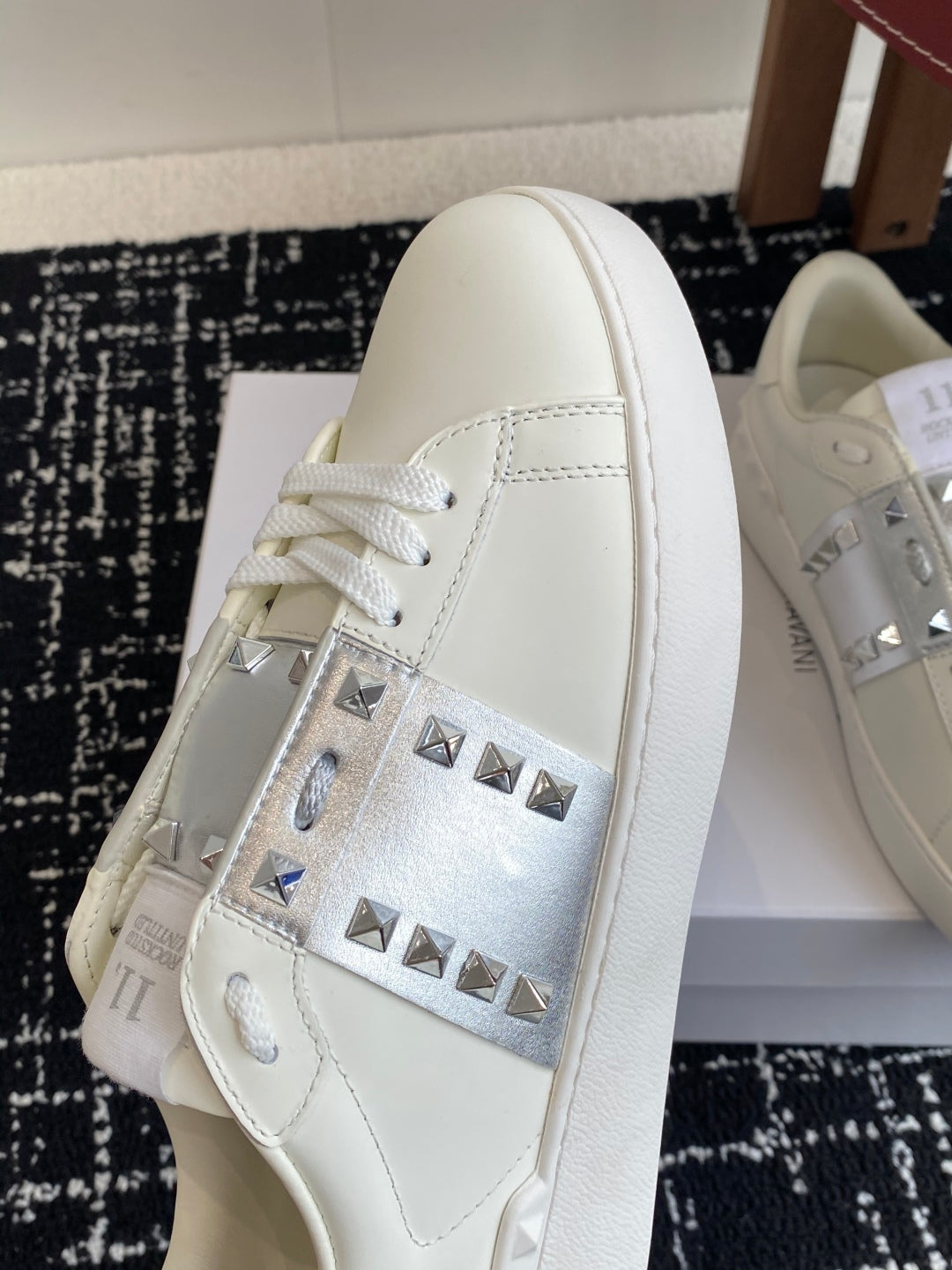 LuxluxHouse Best Quality Shoes Valentino