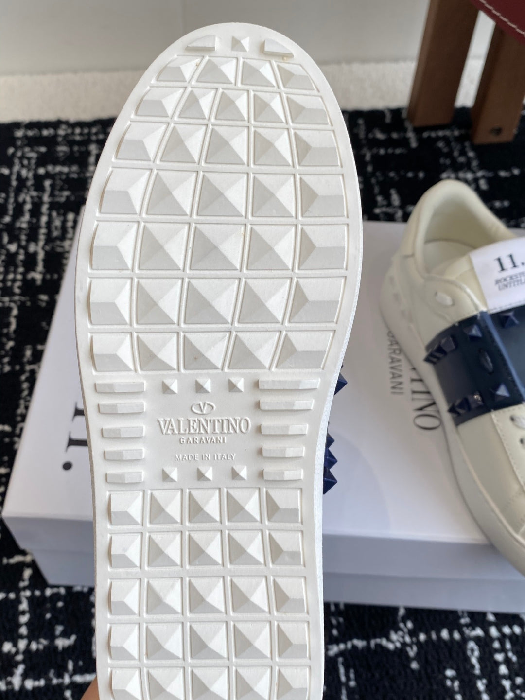 LuxluxHouse Best Quality Shoes Valentino