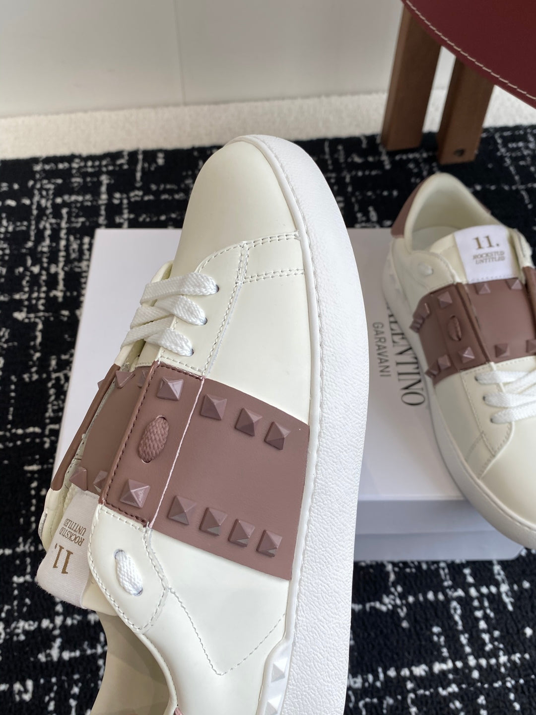 LuxluxHouse Best Quality Shoes Valentino