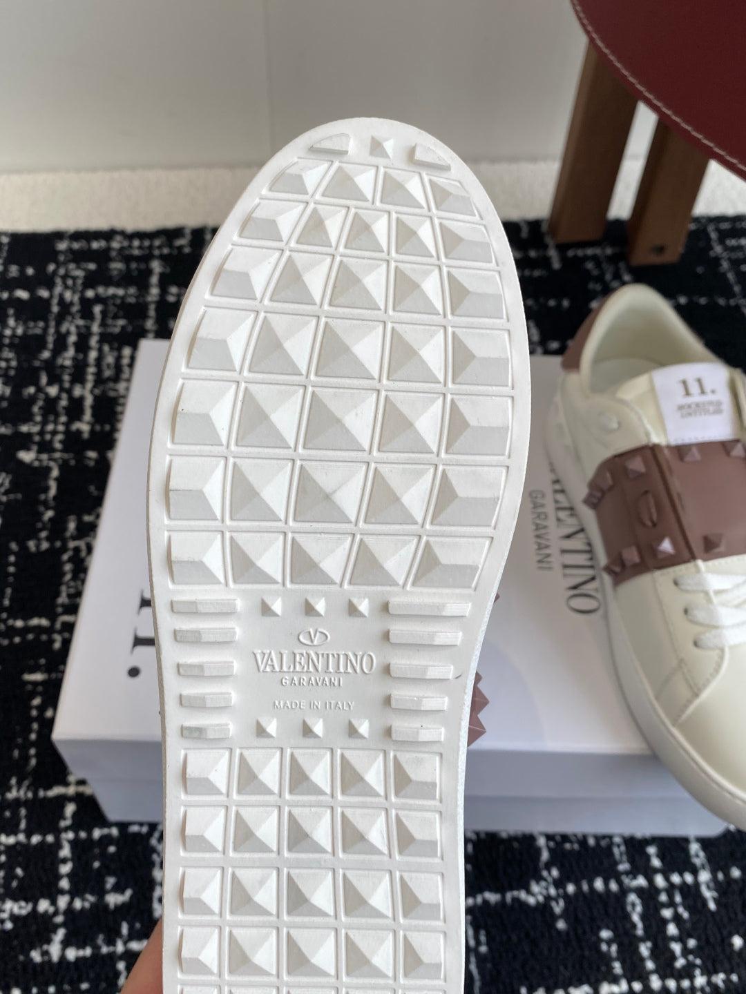 LuxluxHouse Best Quality Shoes Valentino