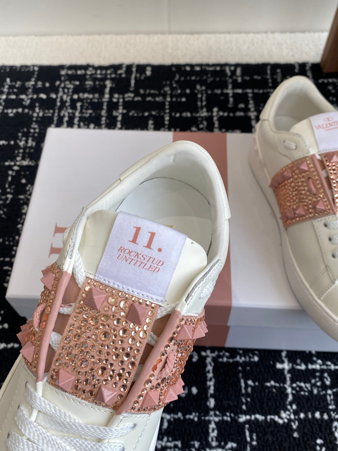 LuxluxHouse Best Quality Shoes Valentino