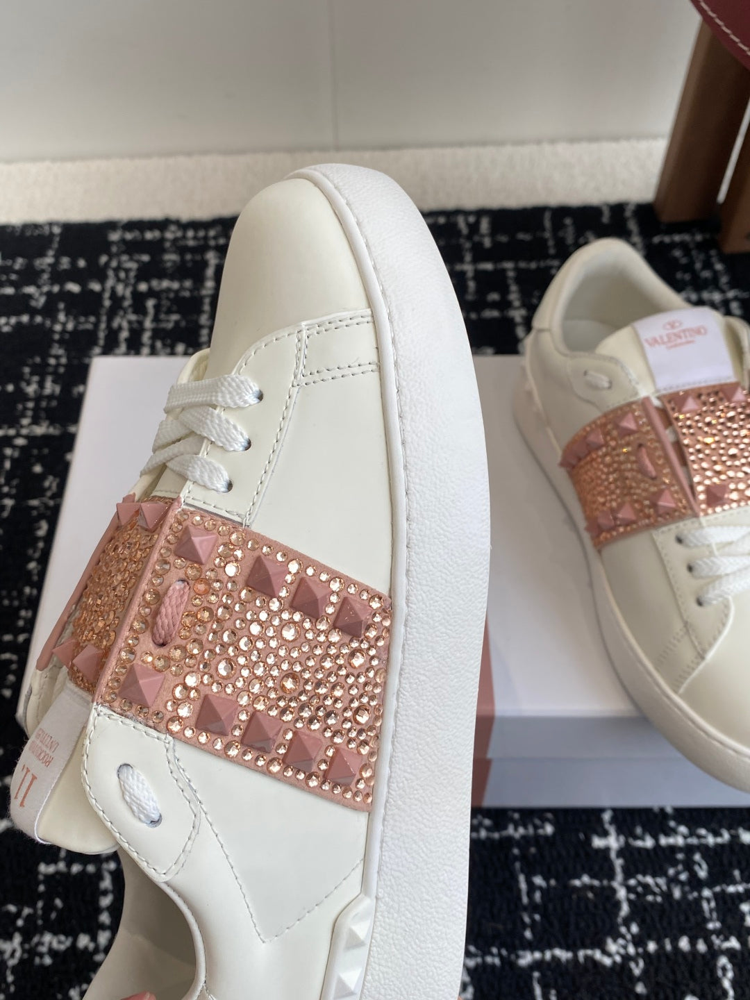 LuxluxHouse Best Quality Shoes Valentino