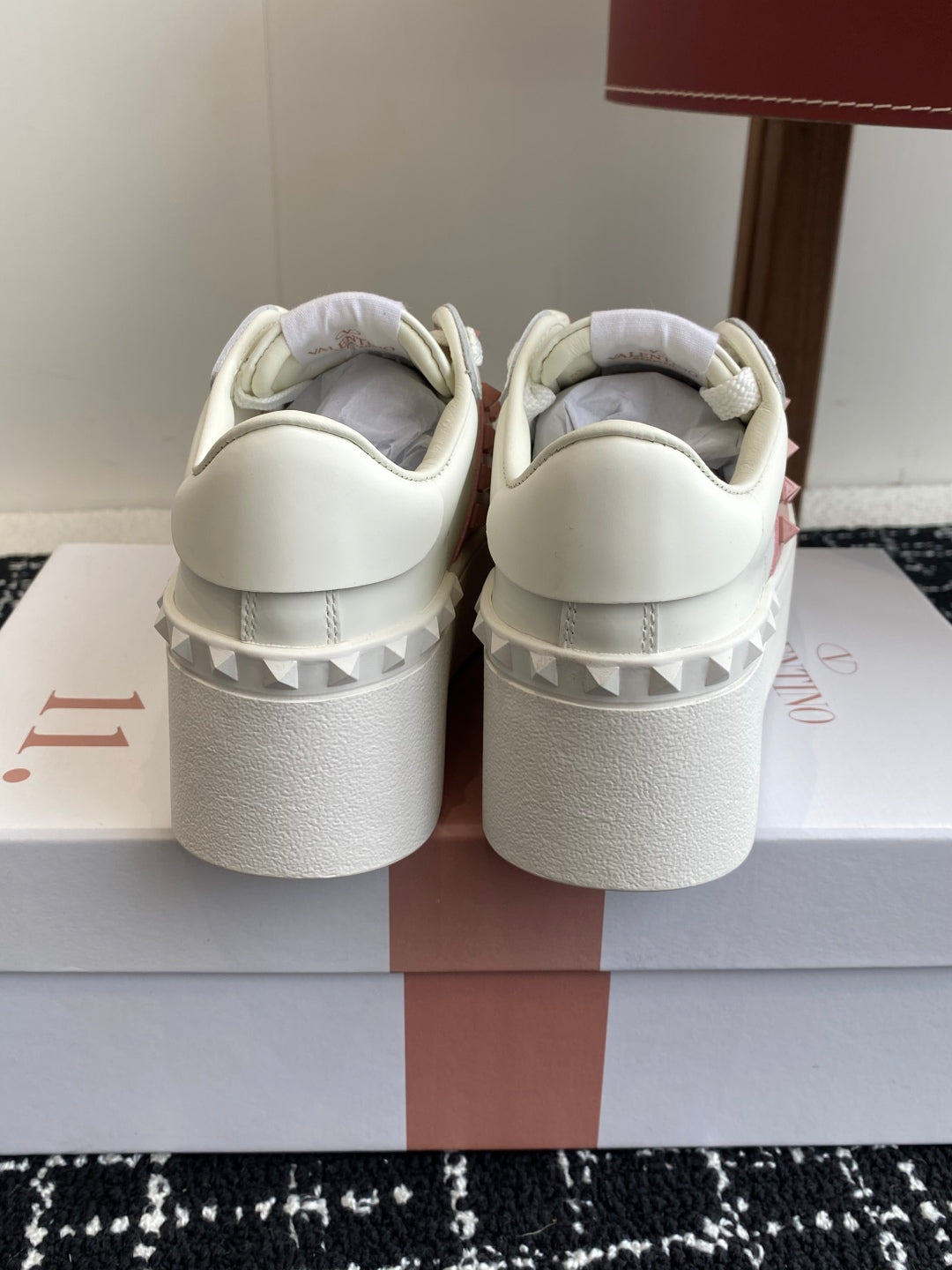 LuxluxHouse Best Quality Shoes Valentino