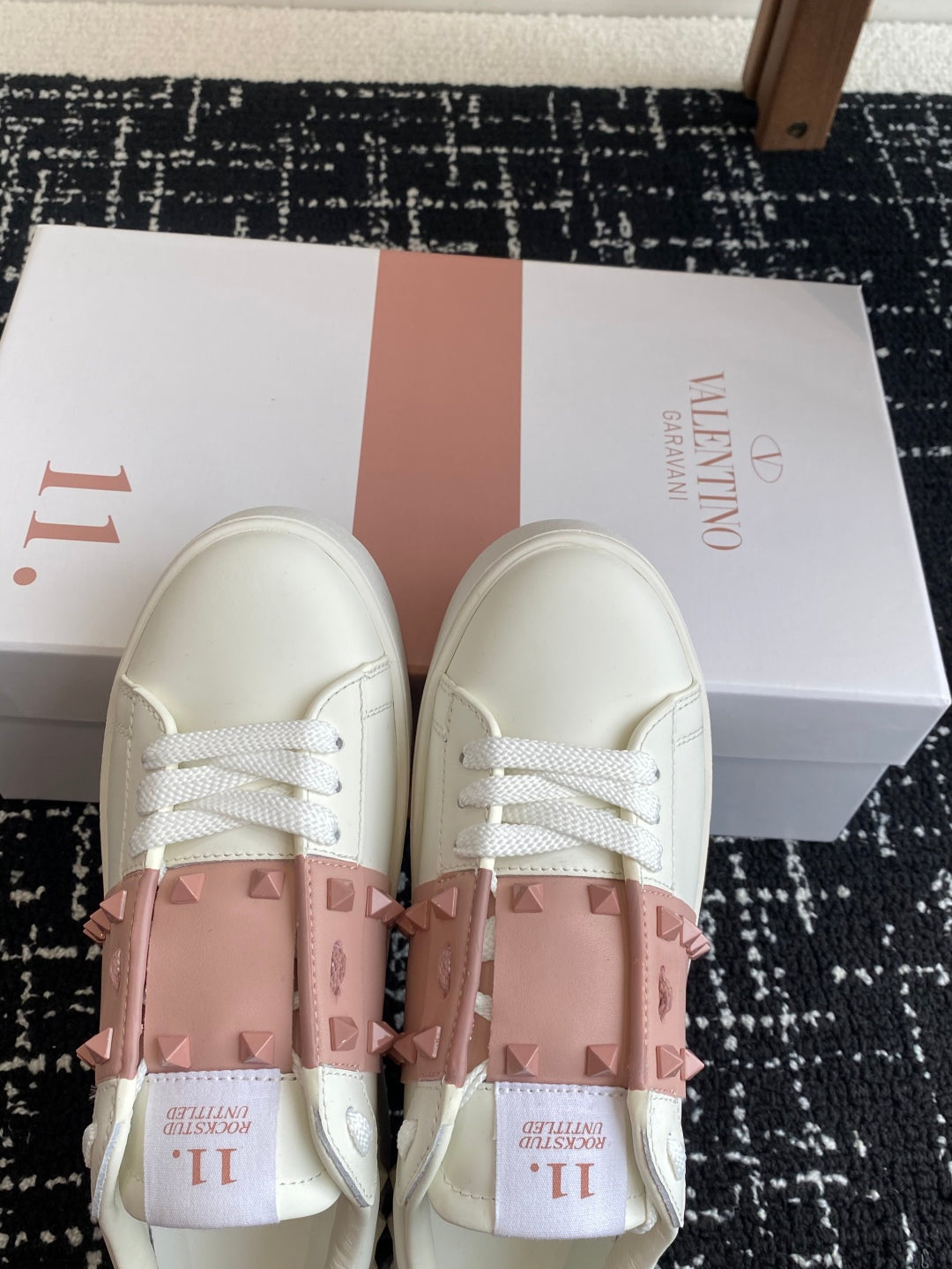 LuxluxHouse Best Quality Shoes Valentino