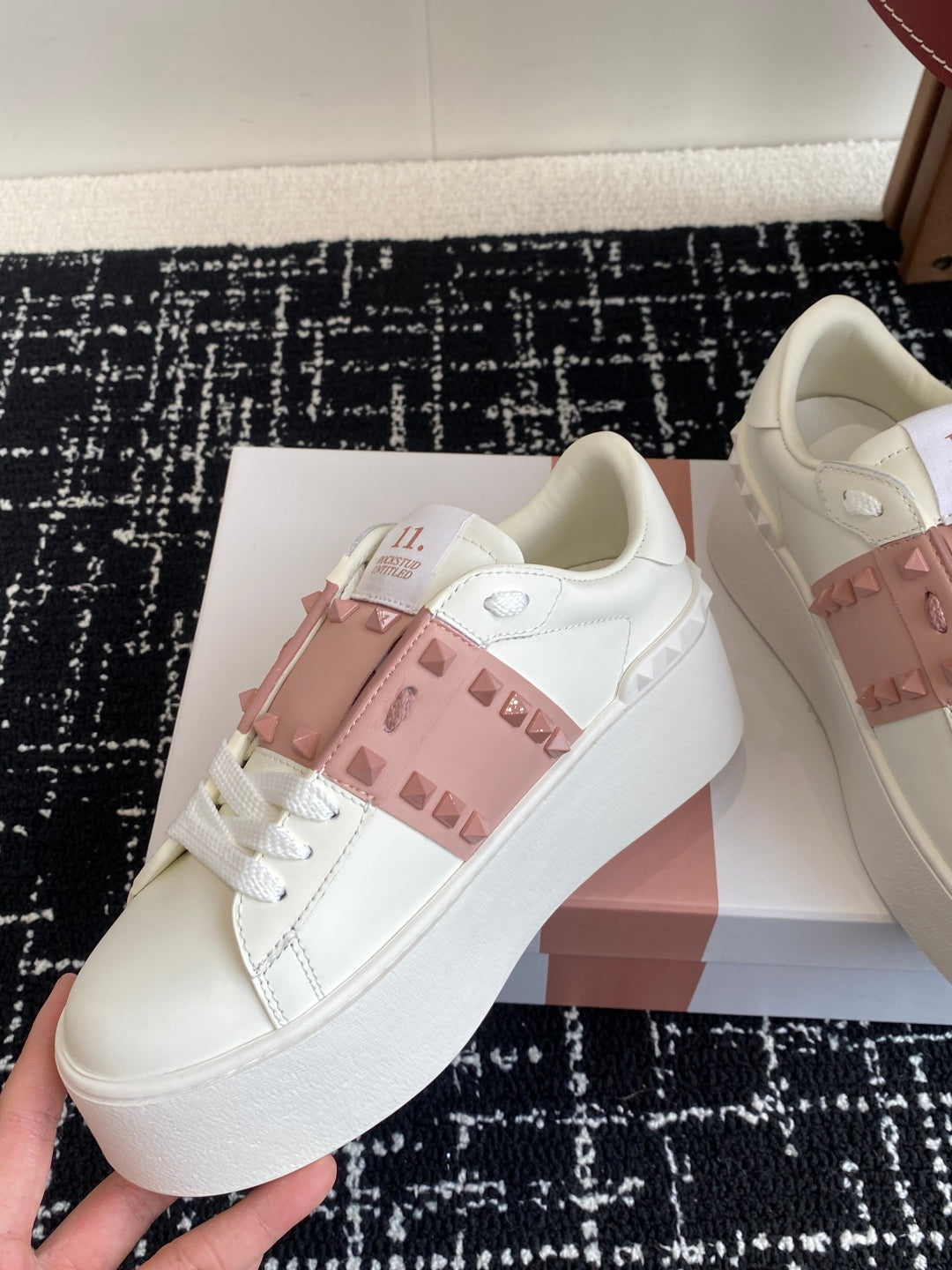 LuxluxHouse Best Quality Shoes Valentino