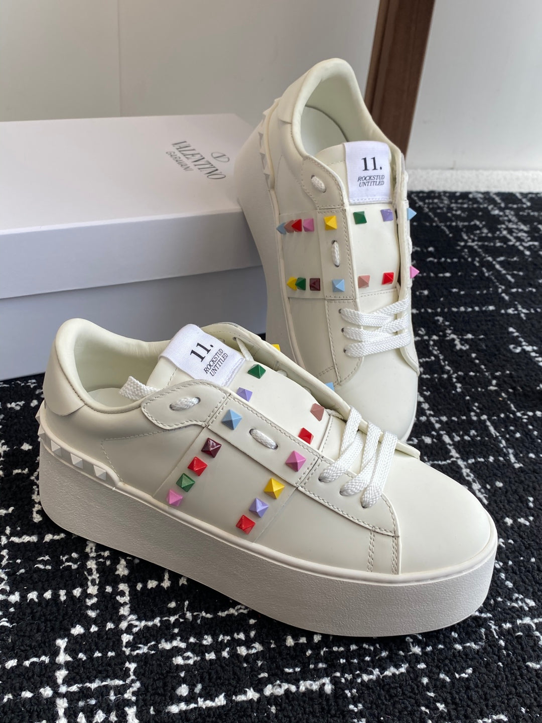LuxluxHouse Best Quality Shoes Valentino