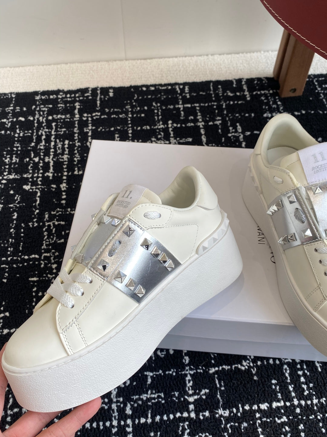 LuxluxHouse Best Quality Shoes Valentino