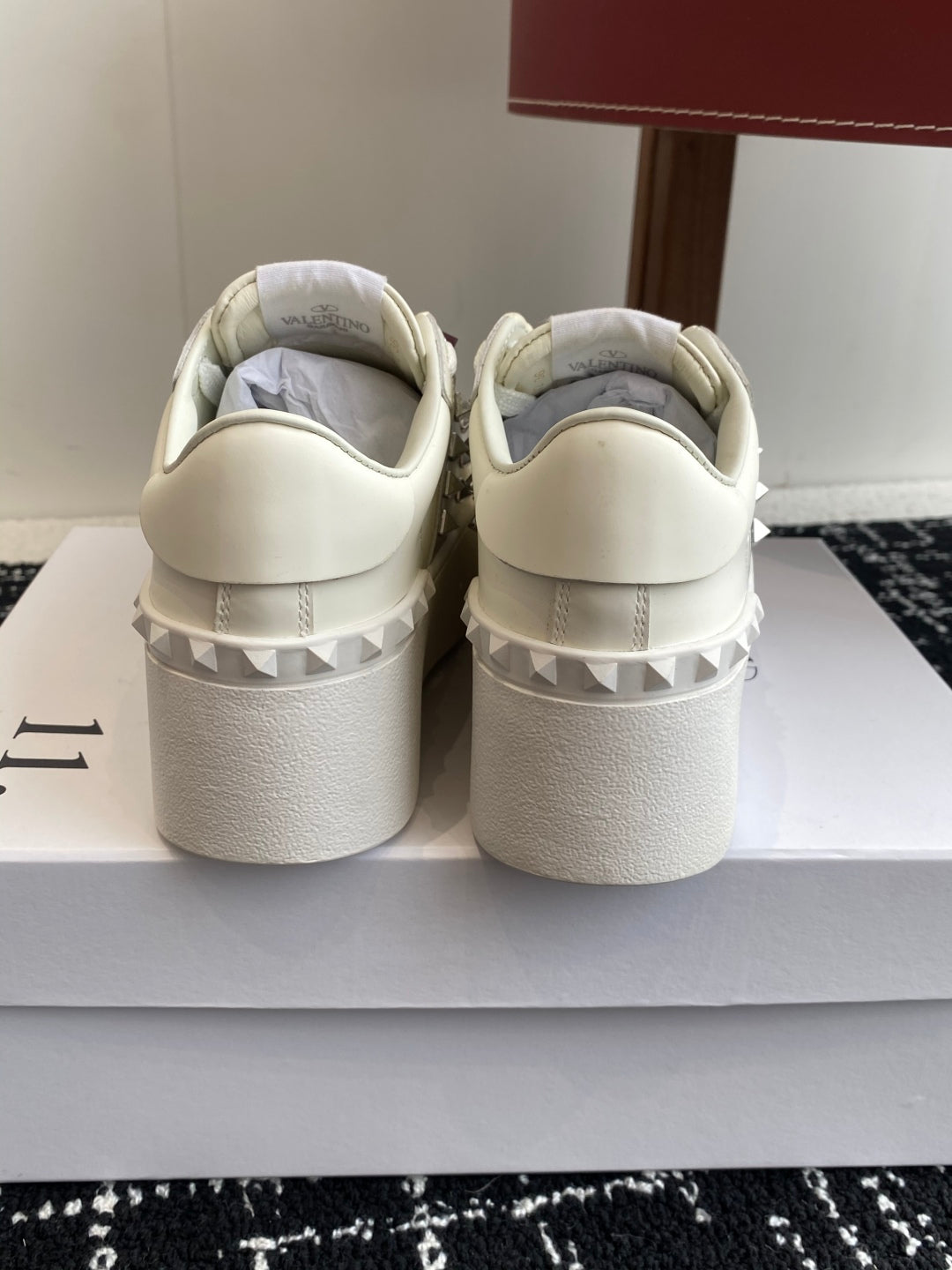LuxluxHouse Best Quality Shoes Valentino