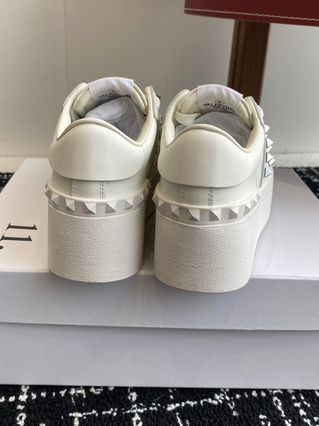 LuxluxHouse Best Quality Shoes Valentino