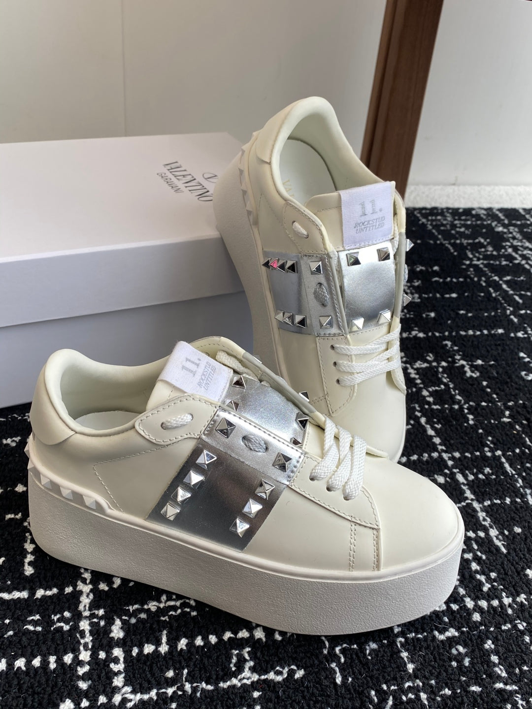 LuxluxHouse Best Quality Shoes Valentino