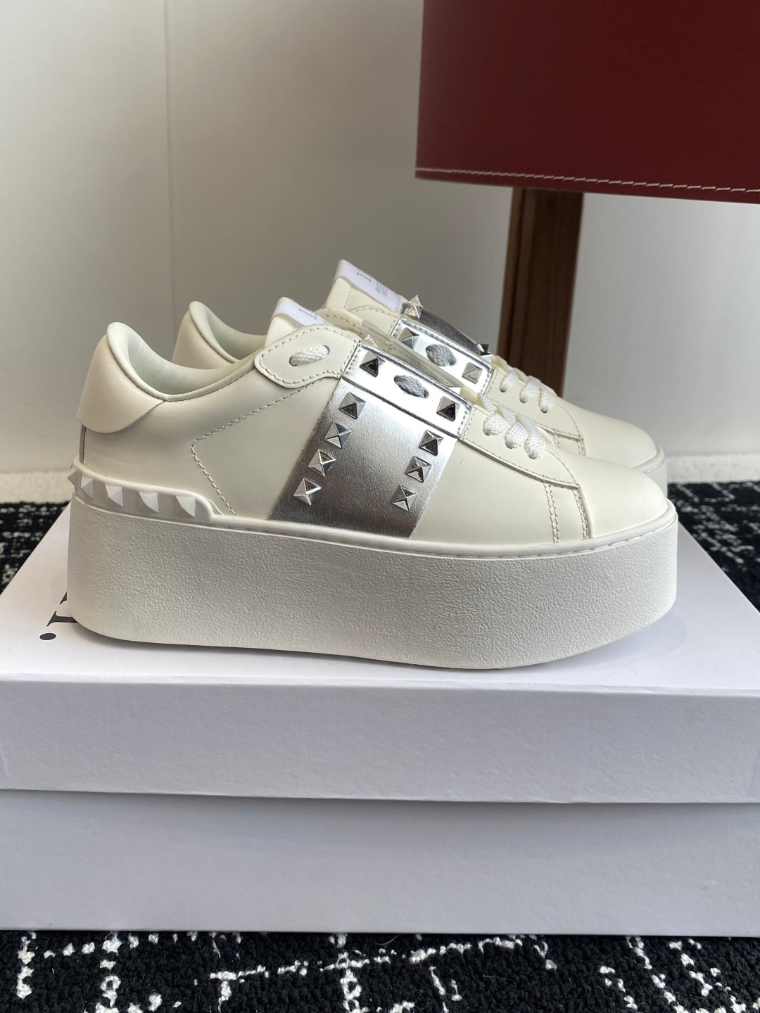 LuxluxHouse Best Quality Shoes Valentino