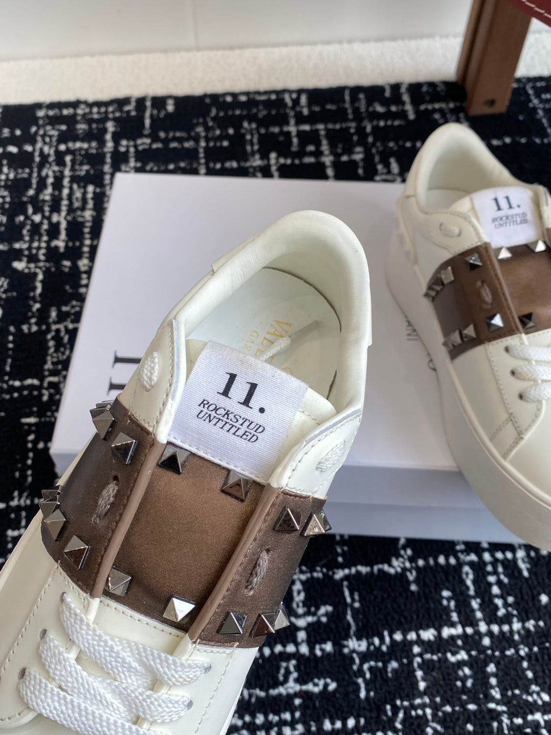 LuxluxHouse Best Quality Shoes Valentino