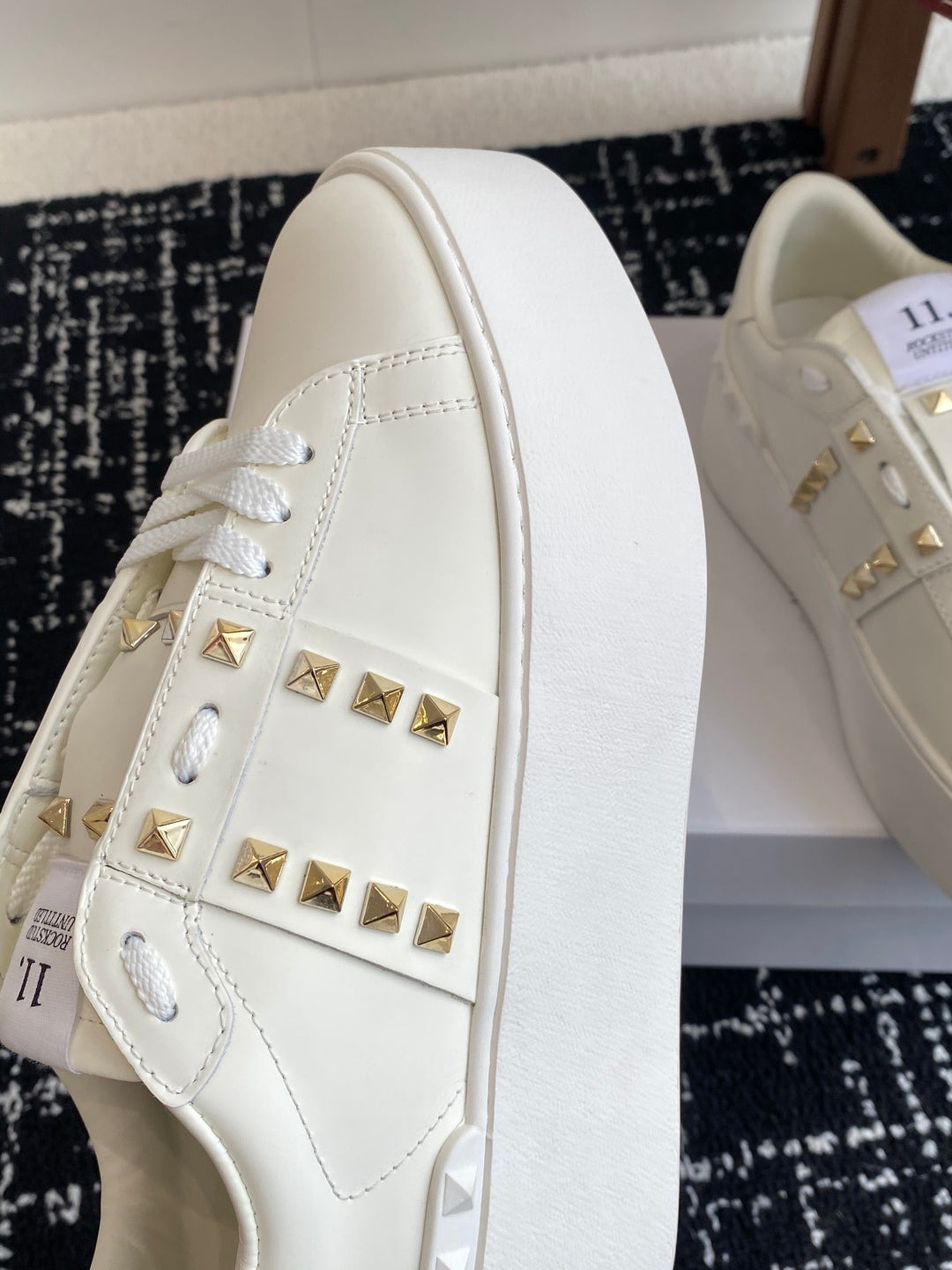 LuxluxHouse Best Quality Shoes Valentino
