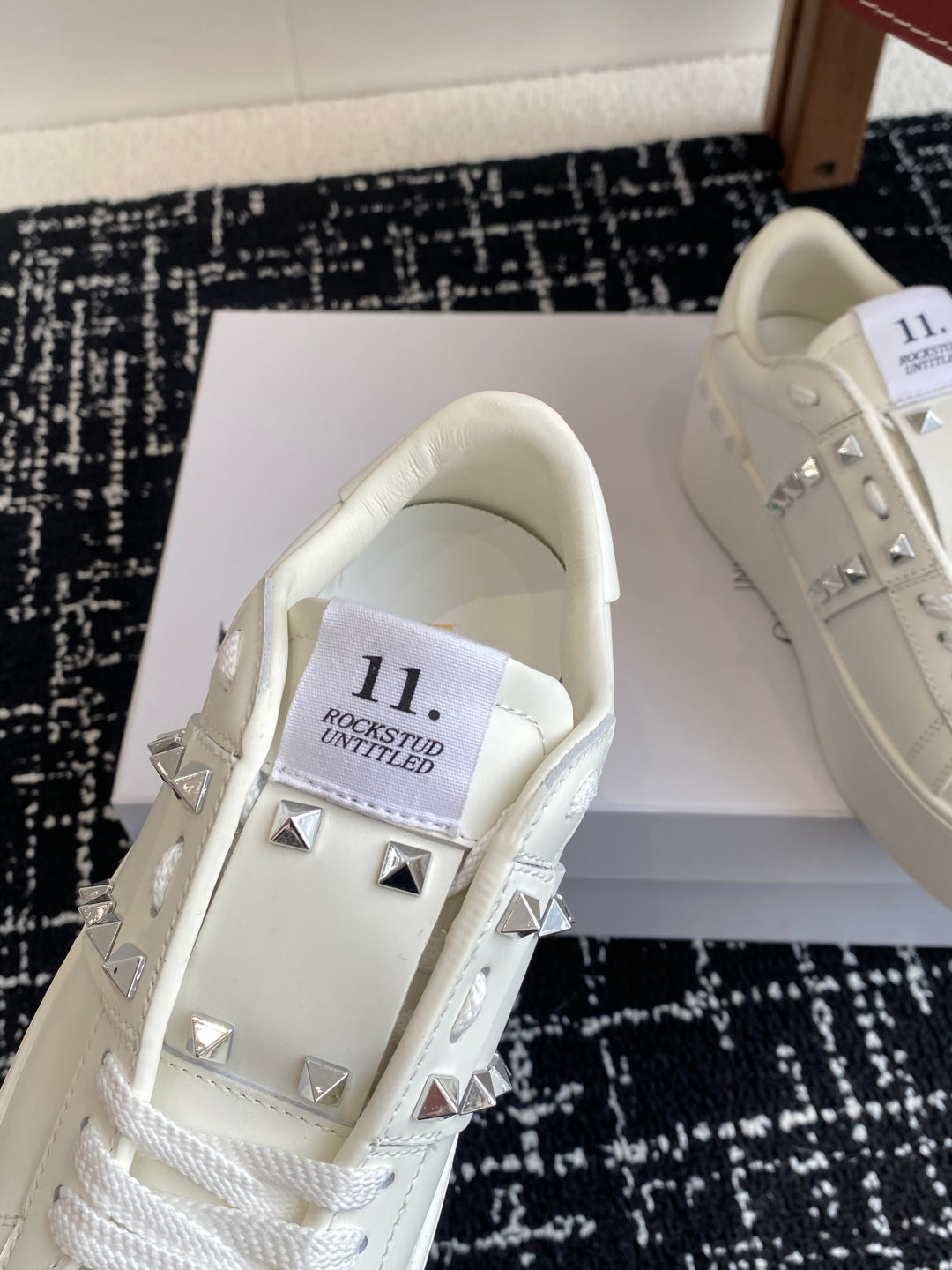 LuxluxHouse Best Quality Shoes Valentino