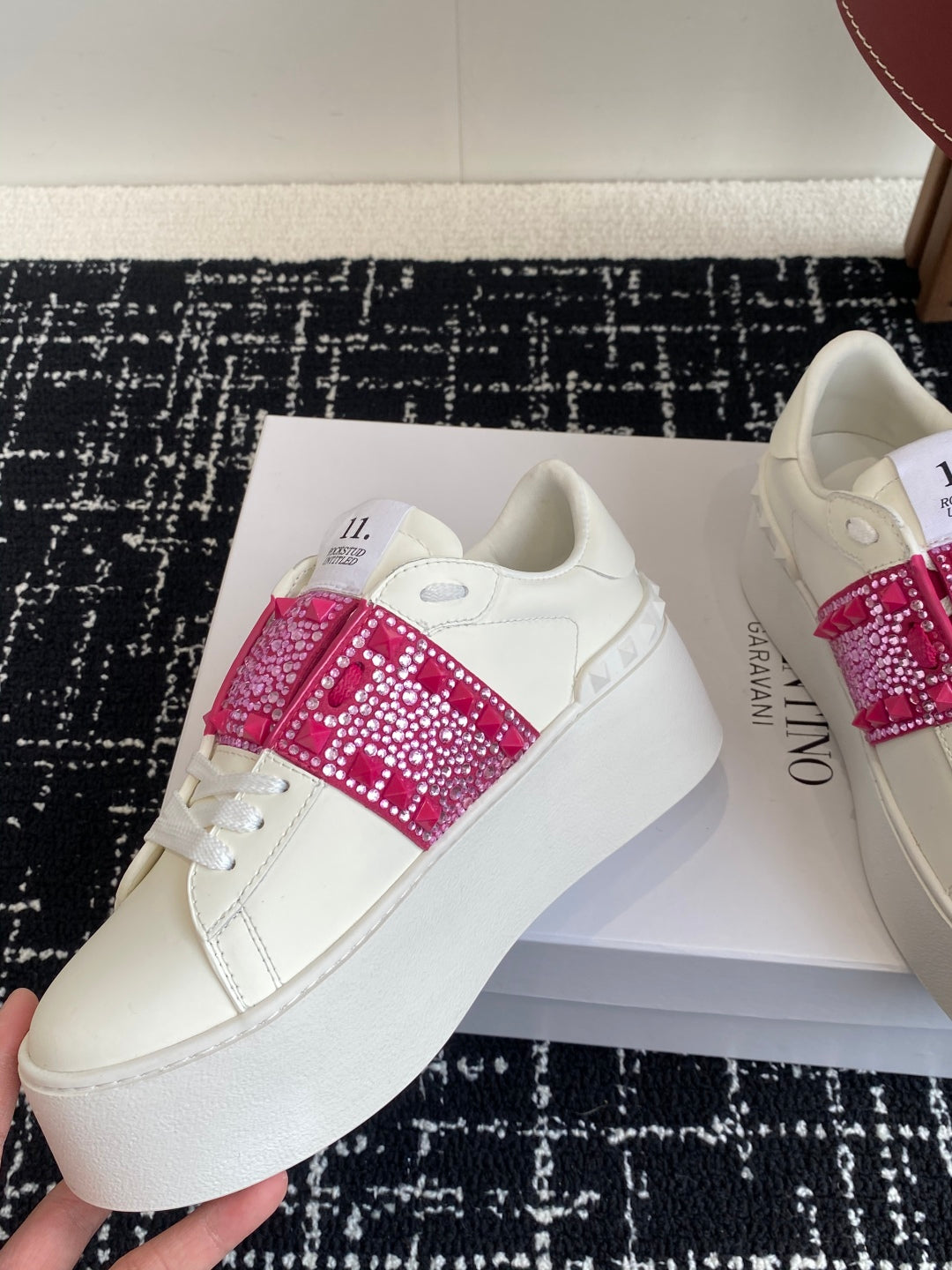 LuxluxHouse Best Quality Shoes Valentino