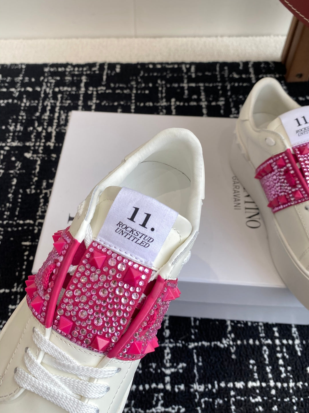 LuxluxHouse Best Quality Shoes Valentino