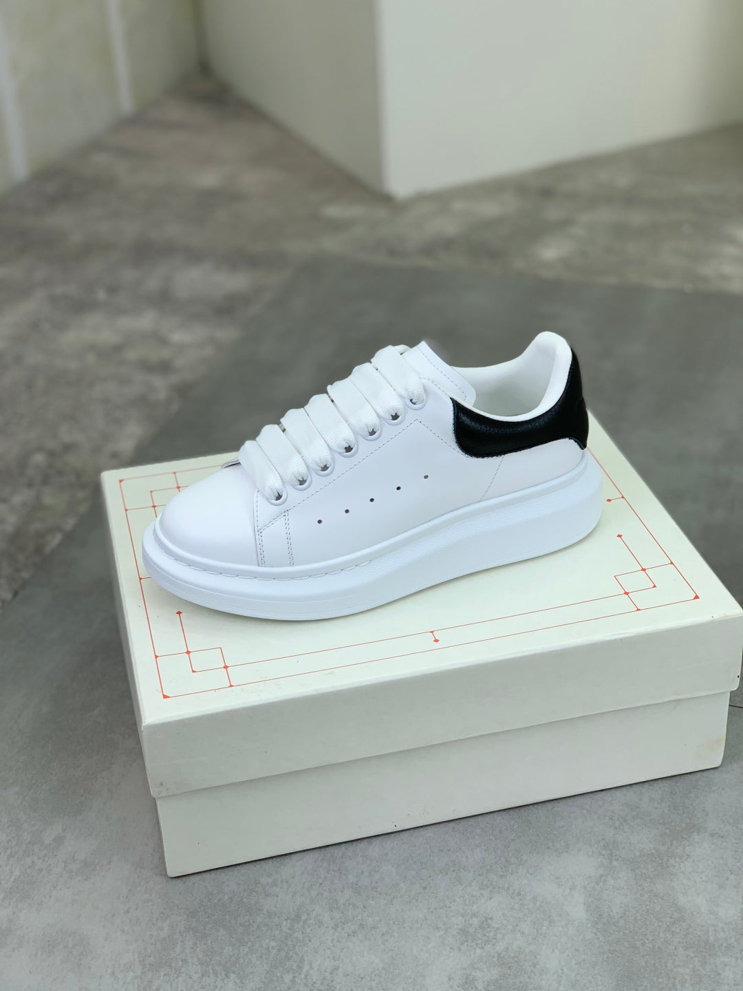 LuxluxHouse Best Quality Shoes Alexander McQueen