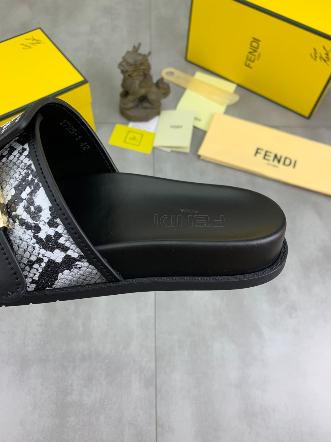 LuxluxHouse Best Quality Sandals Fendi
