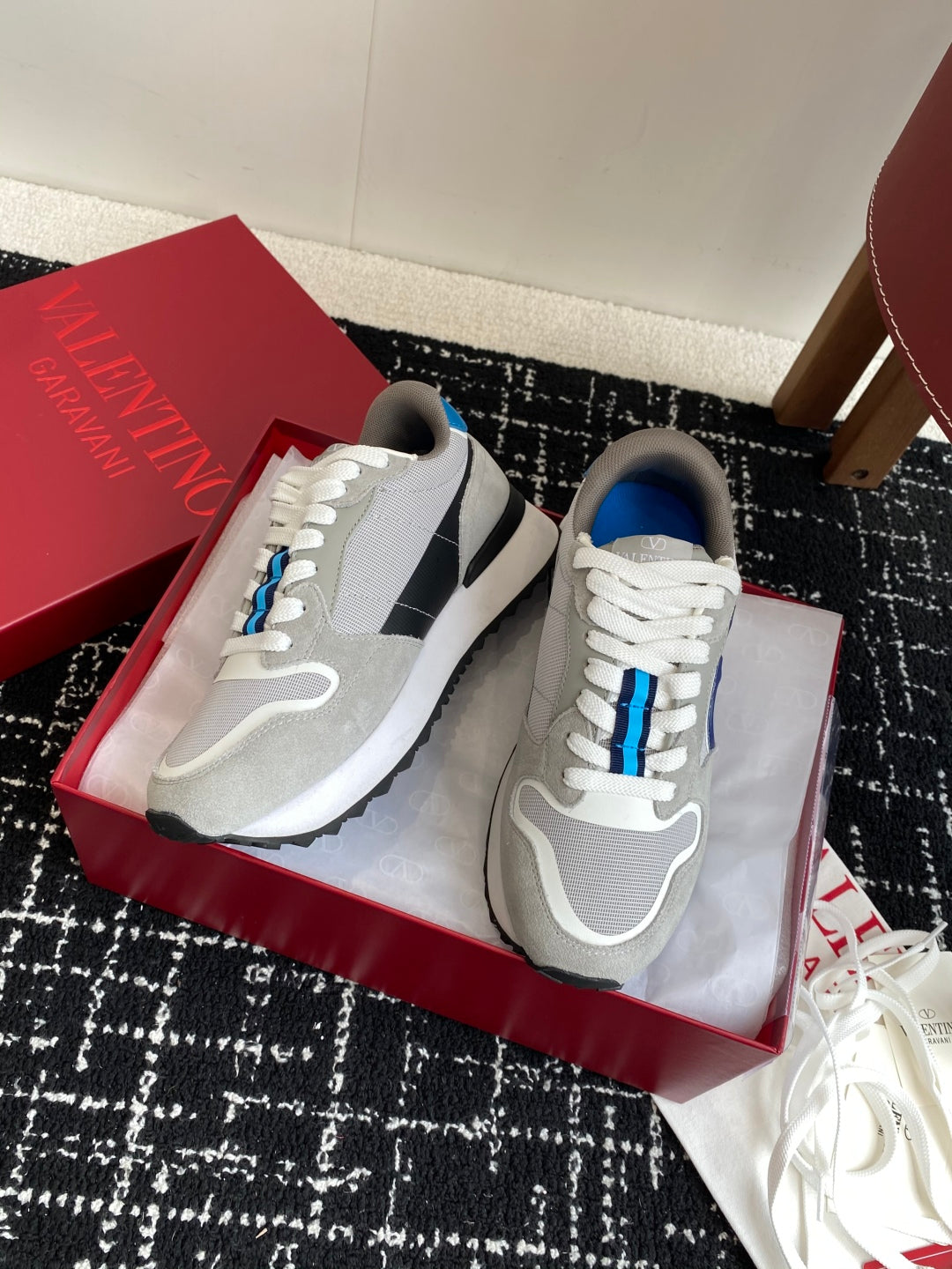 LuxluxHouse Best Quality Shoes Valentino