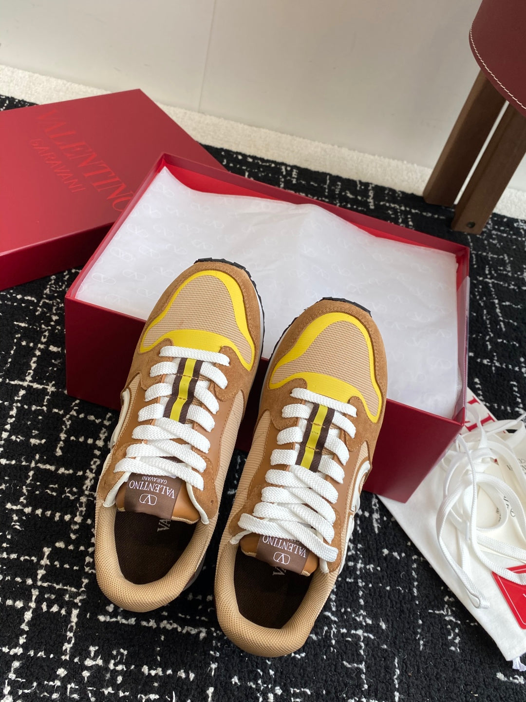 LuxluxHouse Best Quality Shoes Valentino