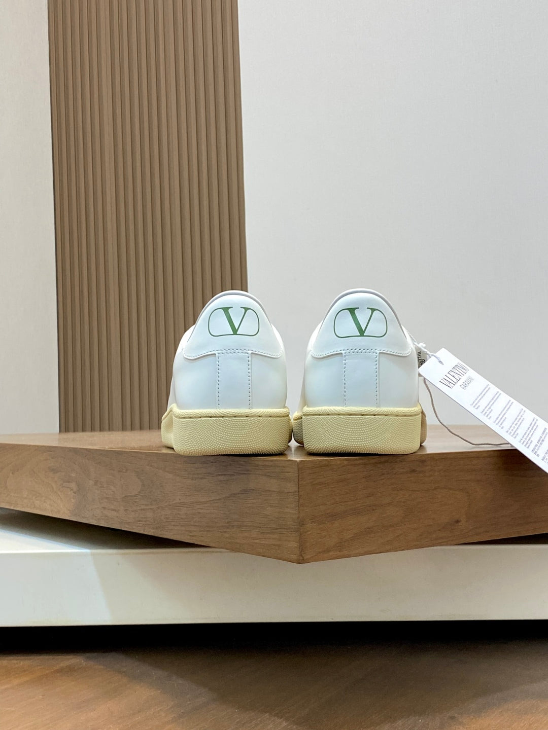 LuxluxHouse Best Quality Shoes Valentino