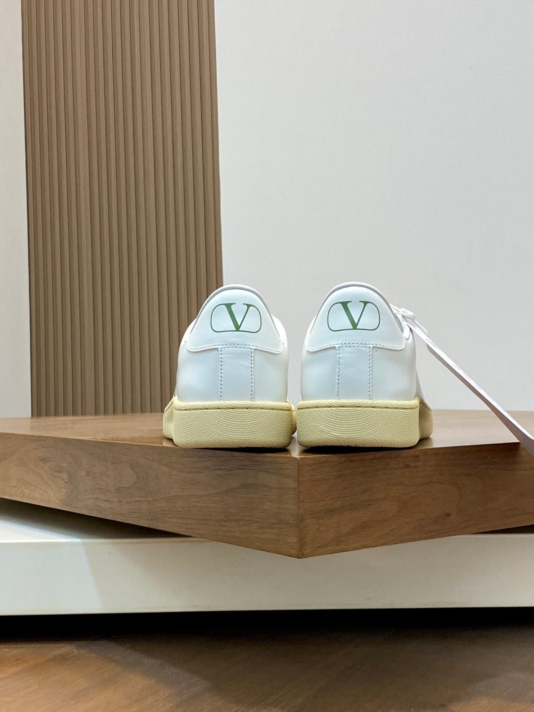 LuxluxHouse Best Quality Shoes Valentino