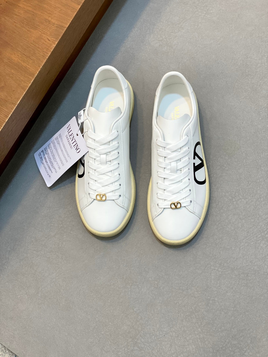 LuxluxHouse Best Quality Shoes Valentino