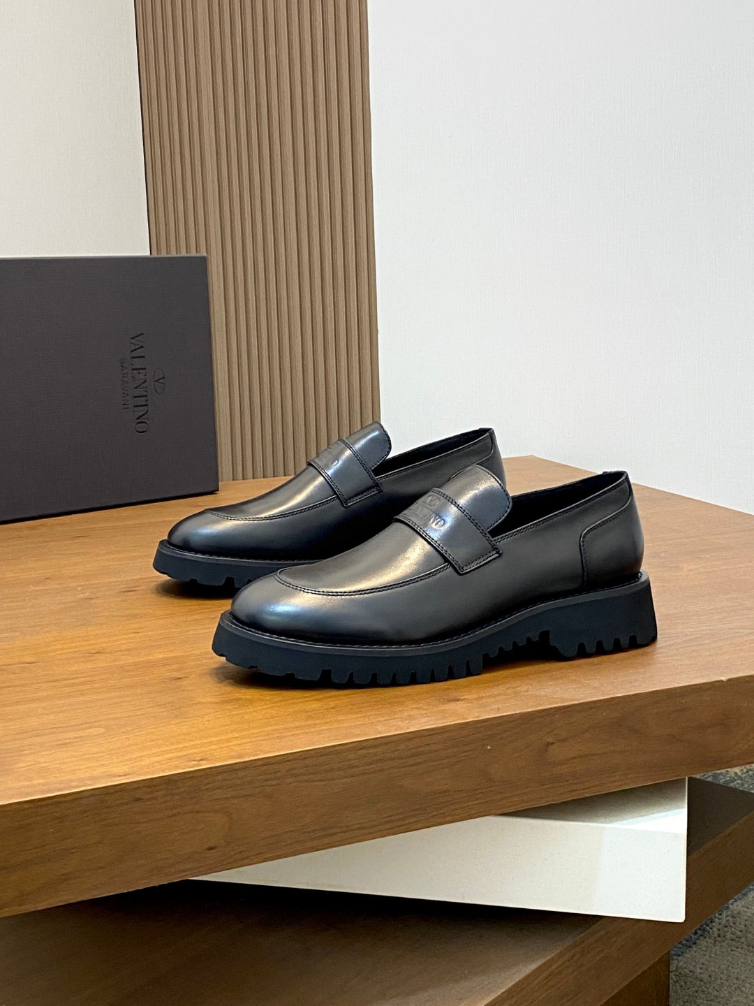LuxluxHouse Best Quality Shoes Valentino