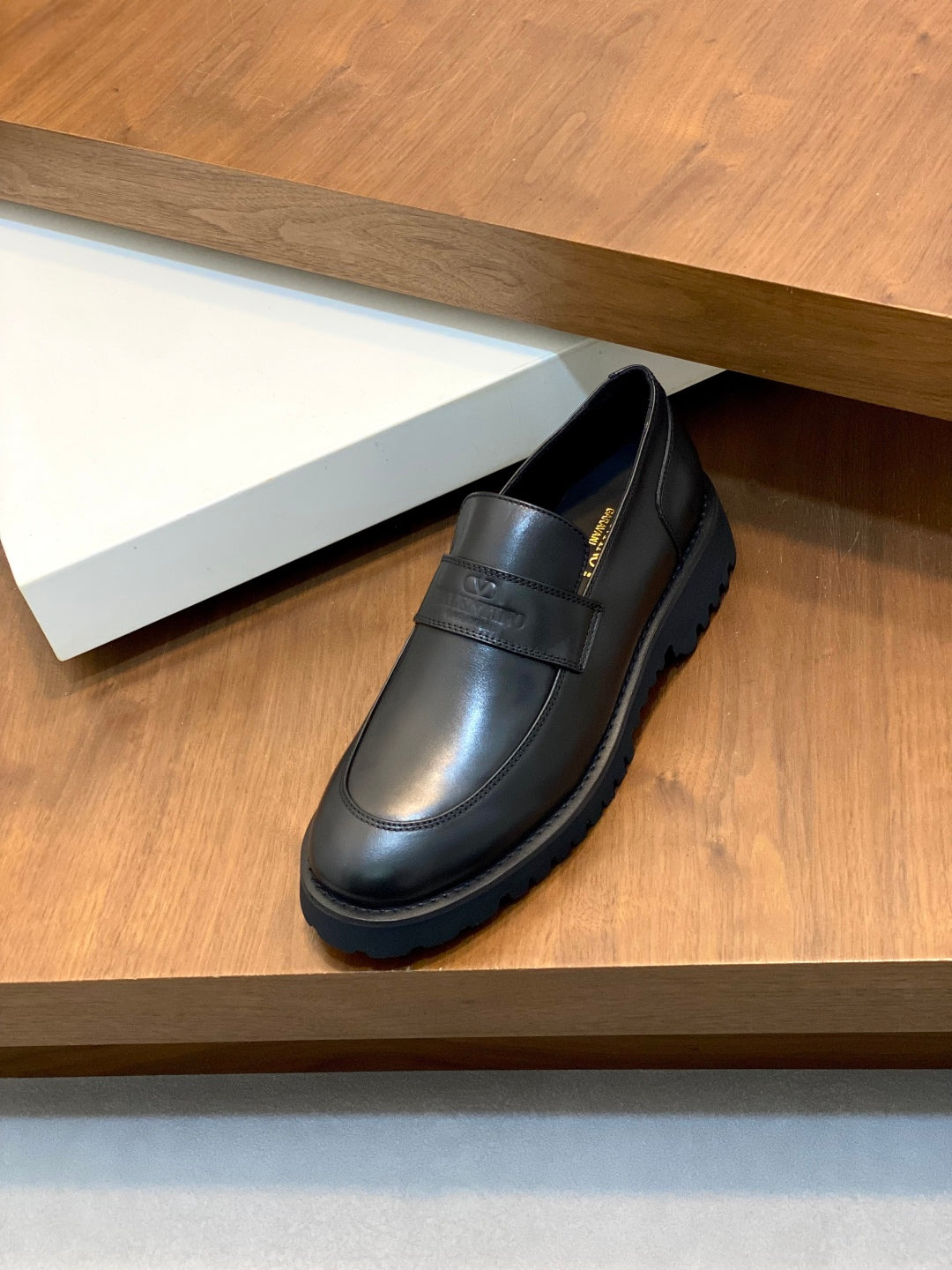 LuxluxHouse Best Quality Shoes Valentino