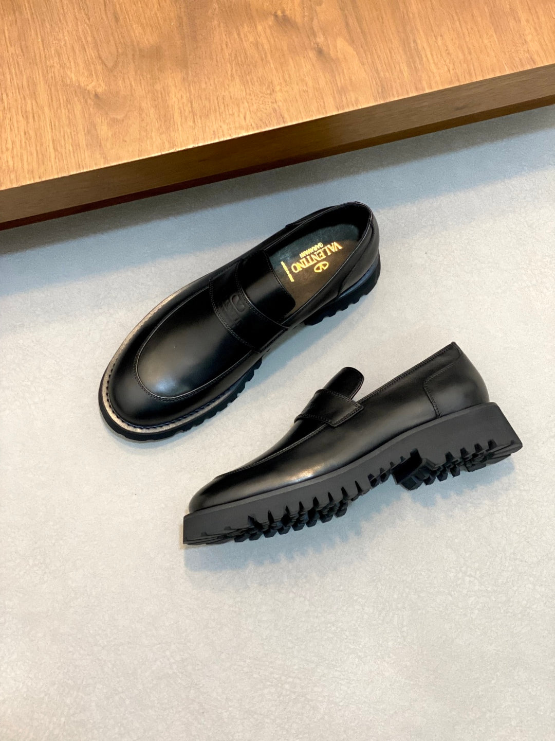LuxluxHouse Best Quality Shoes Valentino