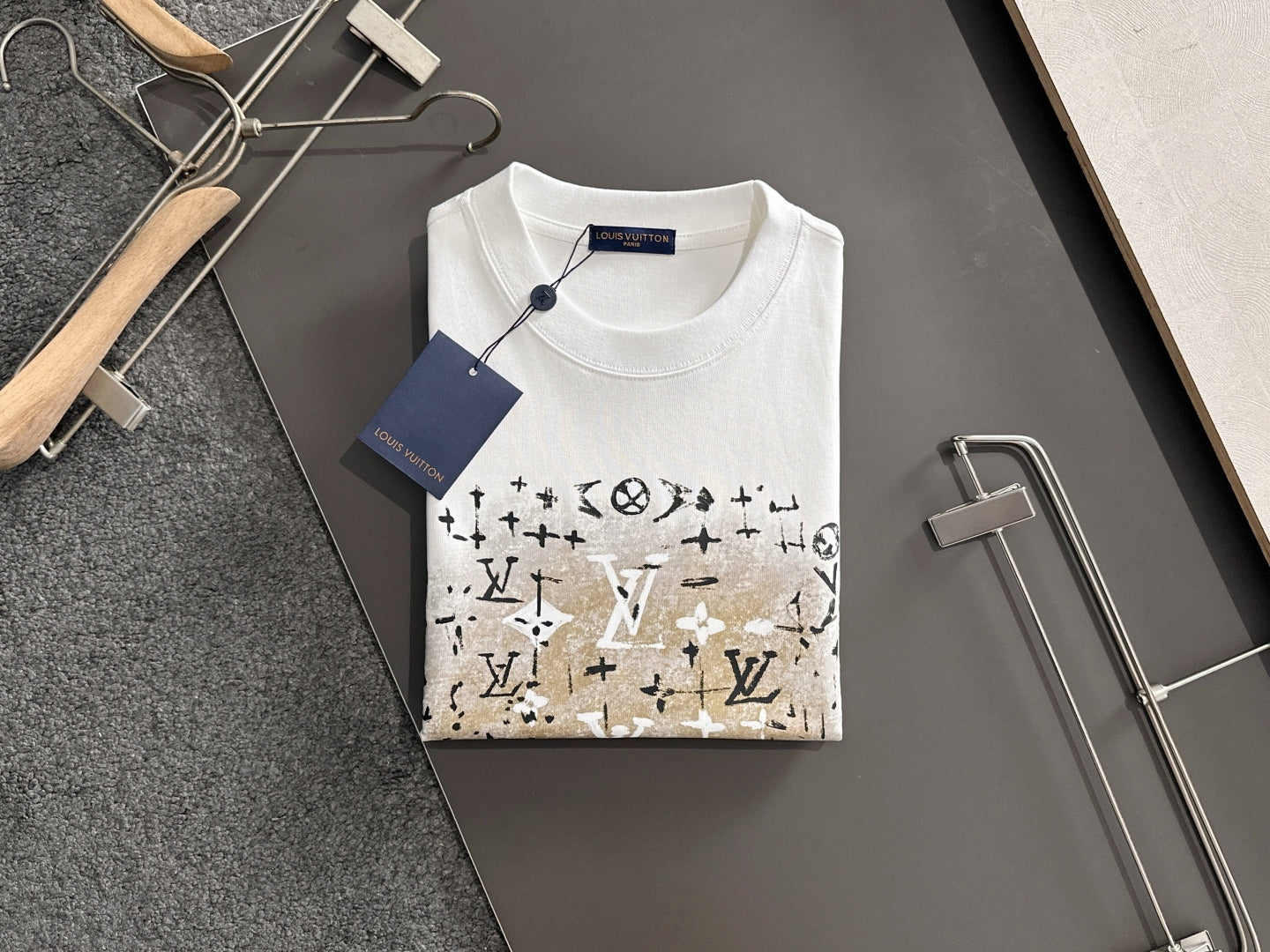 LuxluxHouse Best Quality Clothes T-shirt Louis Vuitton
