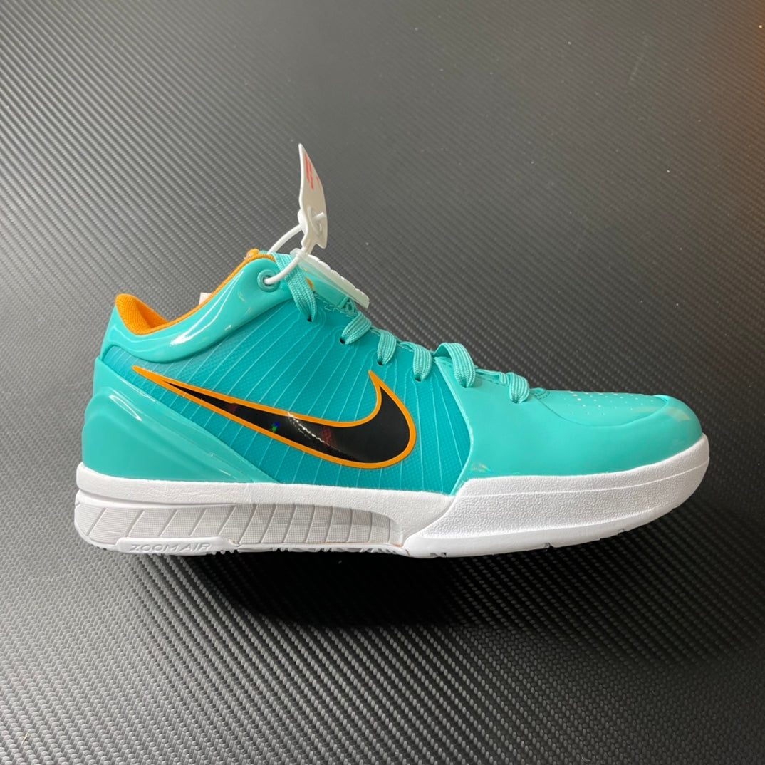 Max/WKB Batch-UNDEFEATED × Nike Zoom Kobe 4 Protro “Spurs”