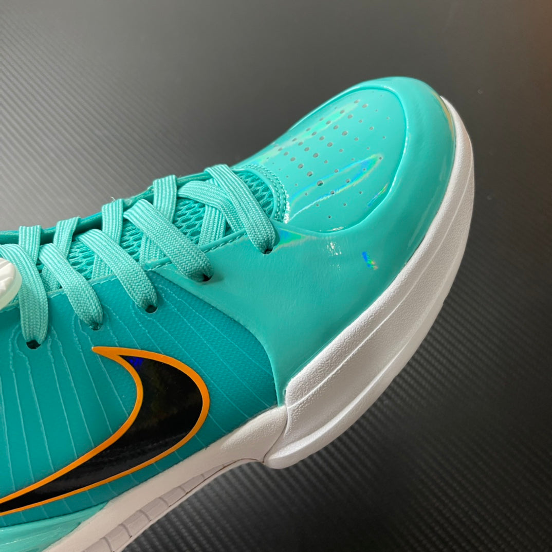 Max/WKB Batch-UNDEFEATED × Nike Zoom Kobe 4 Protro “Spurs”