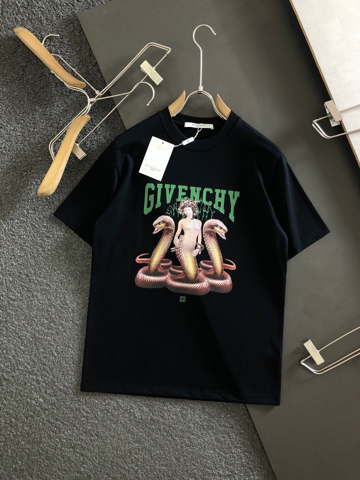 LuxluxHouse Best Quality Clothes Givenchy T-shirt