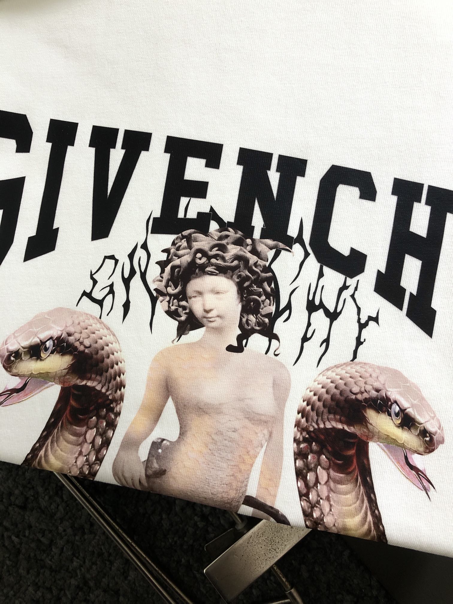 LuxluxHouse Best Quality Clothes Givenchy T-shirt