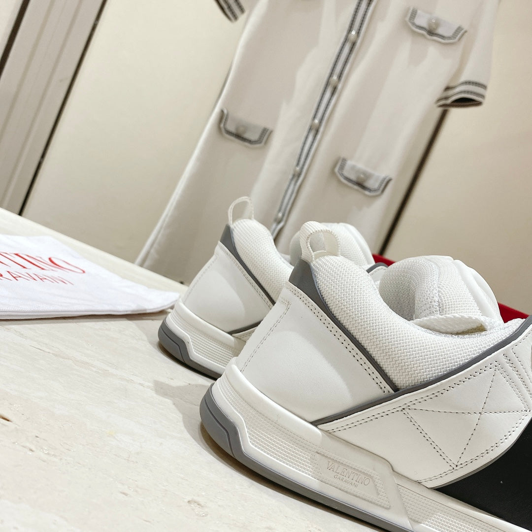 LuxluxHouse Best Quality Shoes Valentino