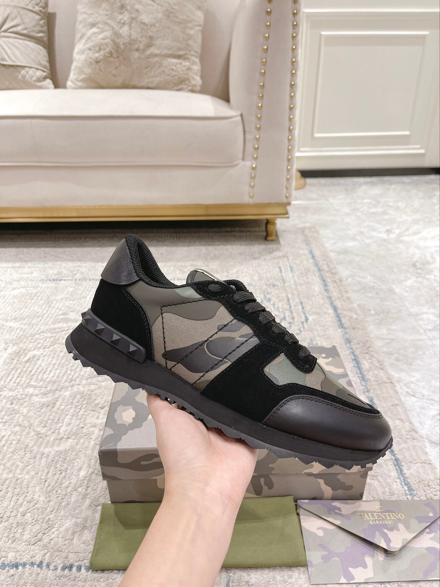 LuxluxHouse Best Quality Shoes Valentino