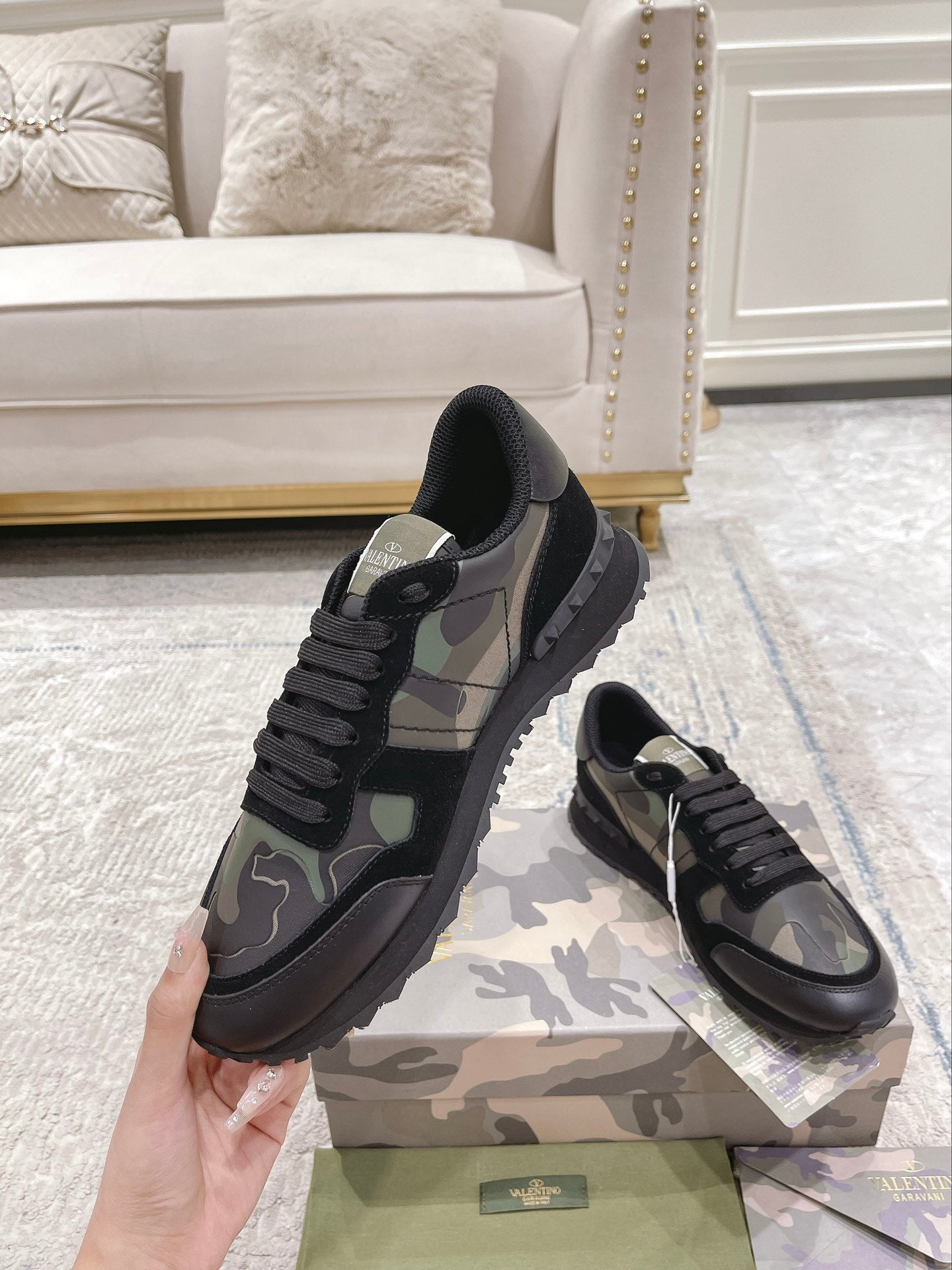 LuxluxHouse Best Quality Shoes Valentino