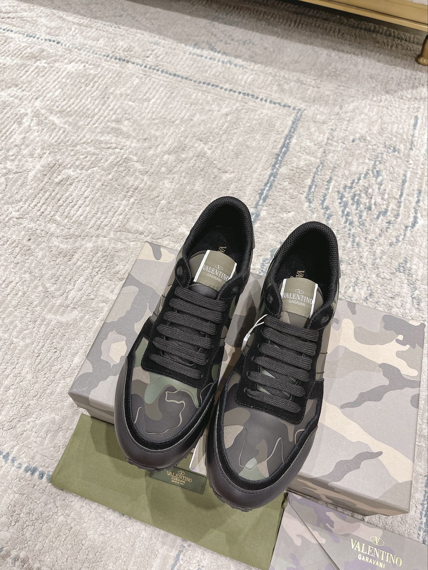 LuxluxHouse Best Quality Shoes Valentino