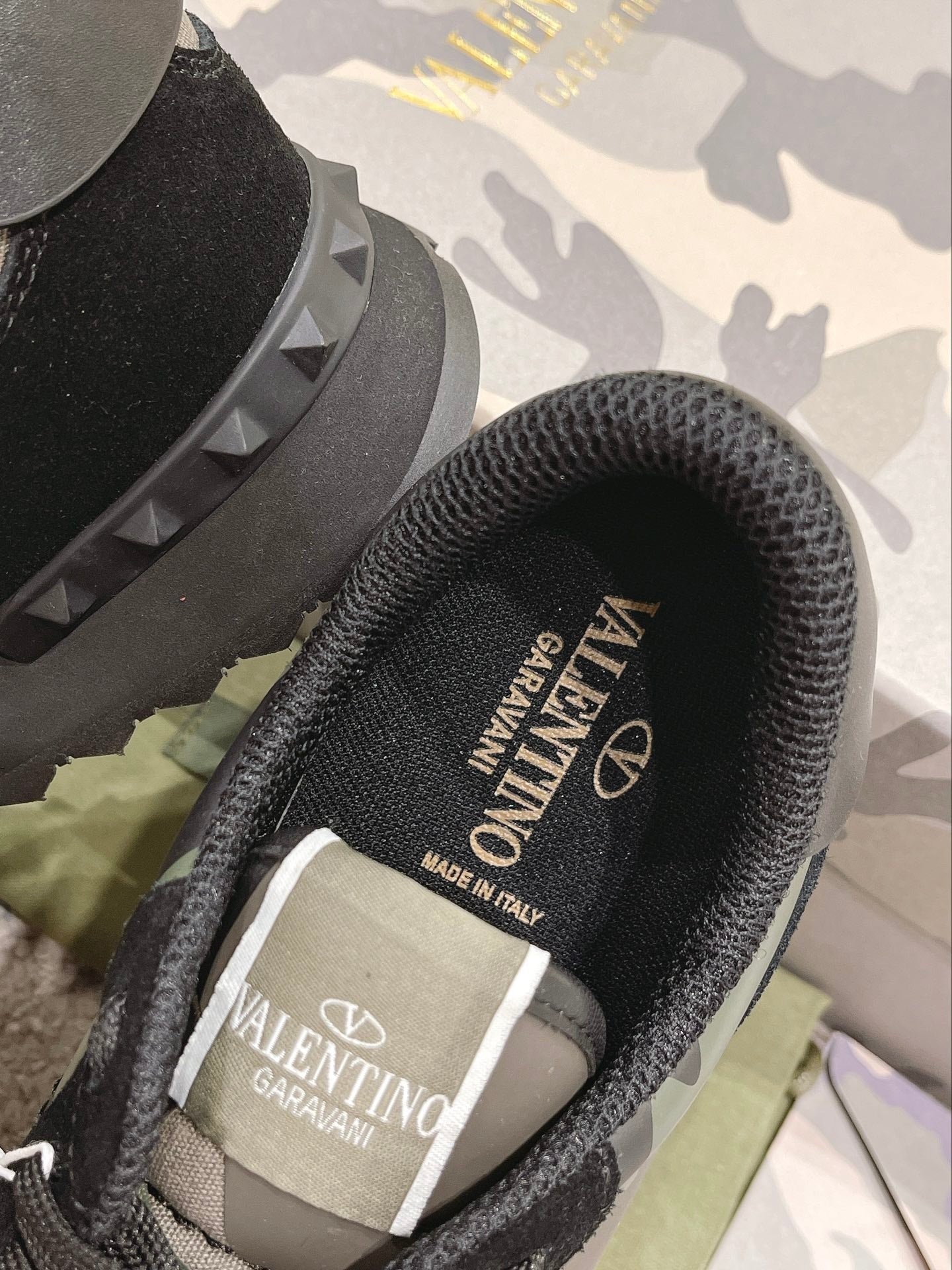 LuxluxHouse Best Quality Shoes Valentino