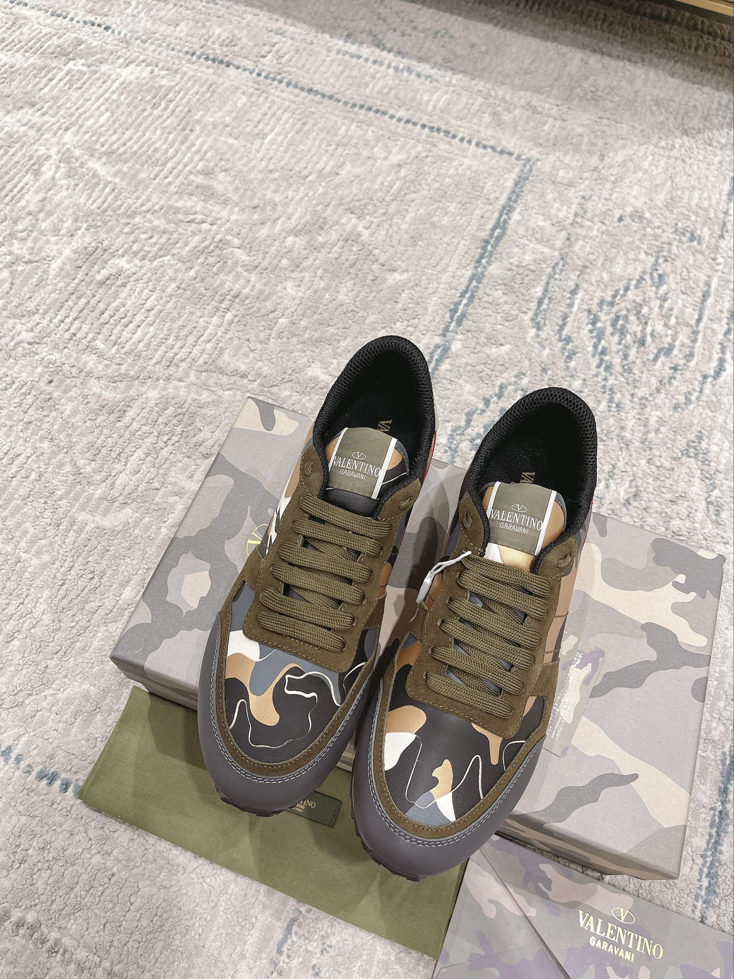 LuxluxHouse Best Quality Shoes Valentino