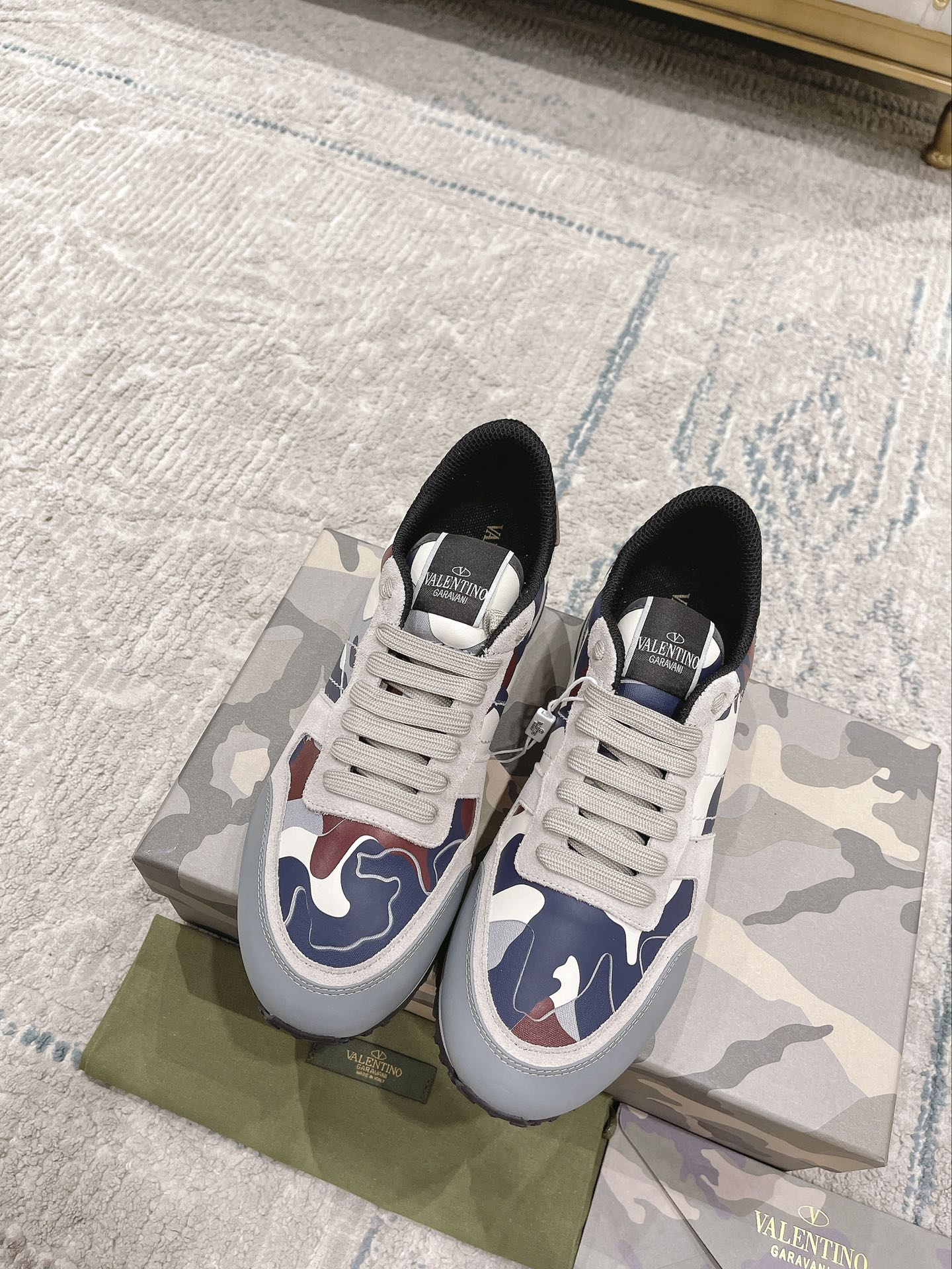 LuxluxHouse Best Quality Shoes Valentino