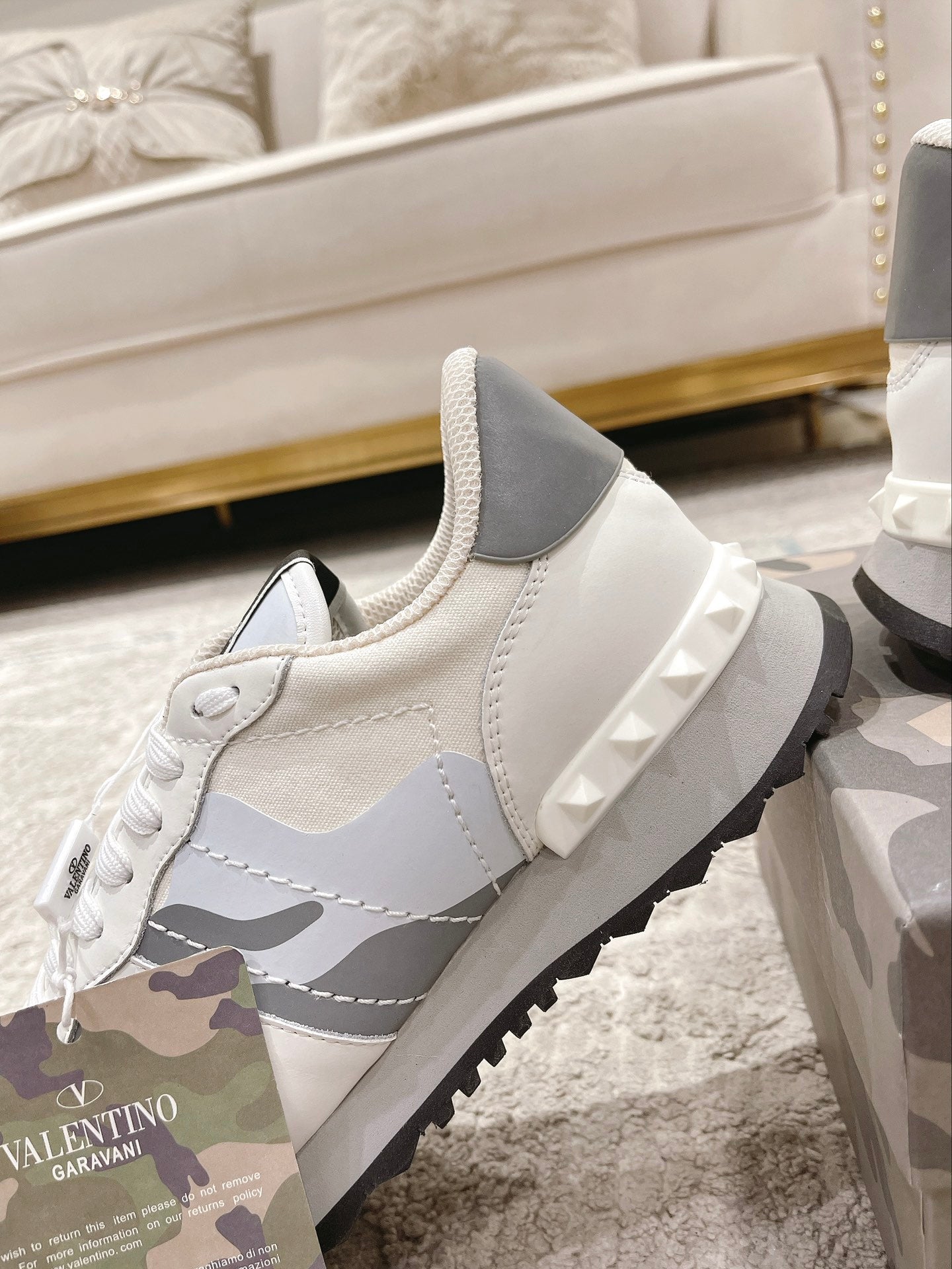 LuxluxHouse Best Quality Shoes Valentino