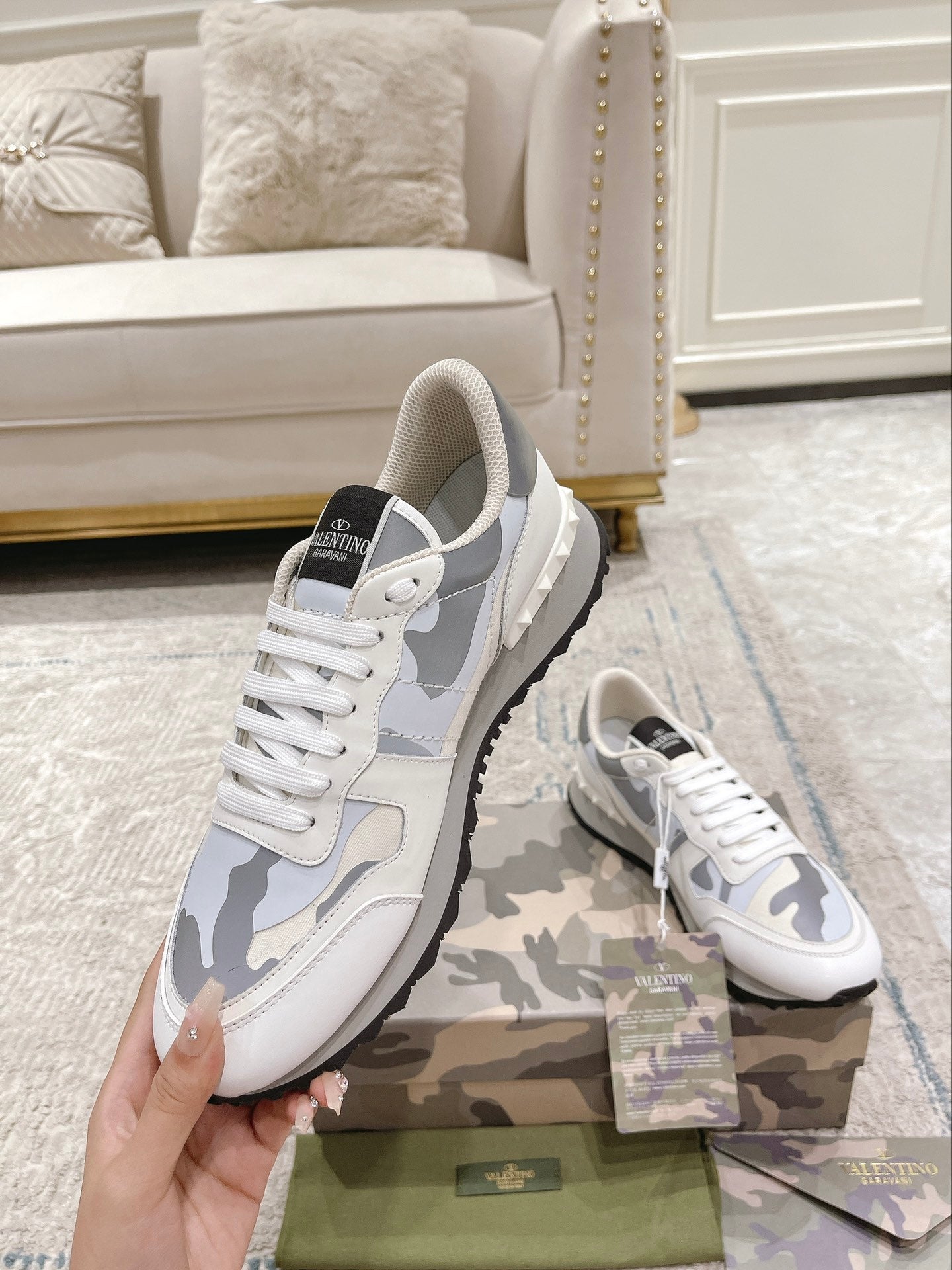 LuxluxHouse Best Quality Shoes Valentino