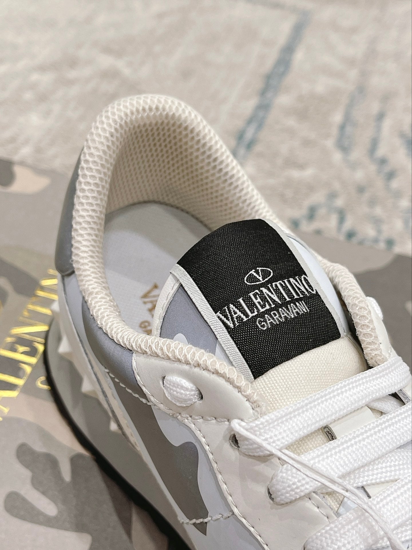LuxluxHouse Best Quality Shoes Valentino